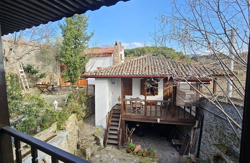 Birgi House | Birgi Mai Siyah Konak; Osmanlı döneminden kalma bağımsız girişli evler.