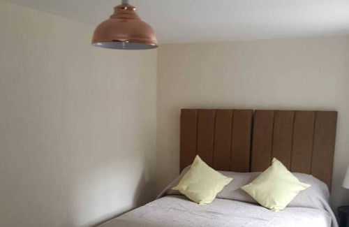 Altrincham House | Birkin Lodge South- charming two bed cottage