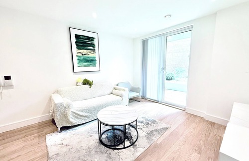 Birmingham City Centre Apartment | Birmingham Central Modern Stay at Chinese Square Free WiFi