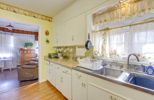 Shannon House | Birmingham Home w/Yard ~ 7 Mi to Downtown!