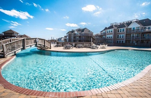 Duck Condo | BIS-Duck Resort - Spacious 2BR/2BA with Pool, Courtyard, Ocean View