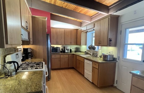 West Bishop House | Bishop FullHouse great for families and friends