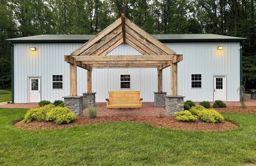 Milan House | Bison Bunkhouse Hideaway at Mayberry West Farms- close to Cincy & Indianapolis!
