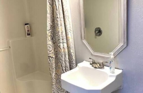 Searcy House | Bison Hall 2, no cleaning fee, 1 block from Harding