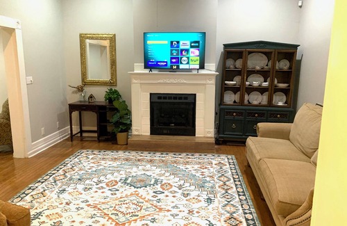 Searcy House | Bison Hall 7, no cleaning fee, near court square