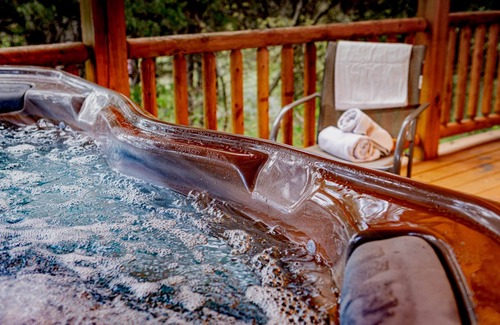 Rockbridge Cabin | Bison Lodge by The Inn & Spa at Cedar Falls