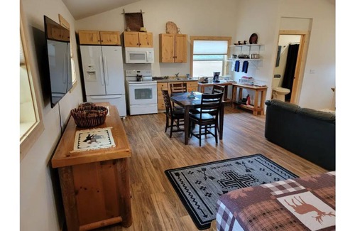 Darby House | Bitterroot Paradise 1 BR Guesthouse