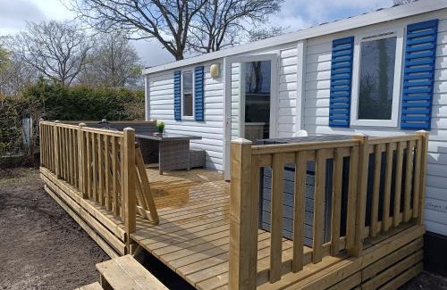 Lauwersoog Ski Chalet | BJ Chalets - Simonsgat 40 - Vakantiepark Lauwersoog- Chalet aan SPEELTUIN
