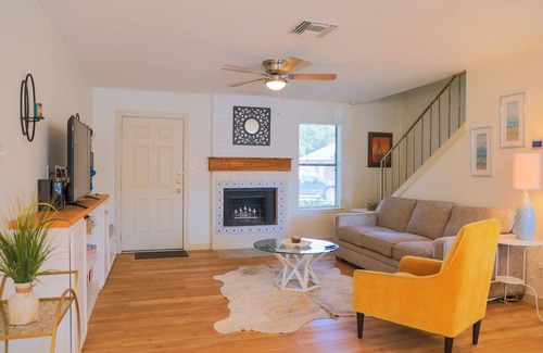 West San Antonio House | BL: Lackland/BMT Graduation 3 Miles. Easy & Quick! 7 years Hosting BMT Families.