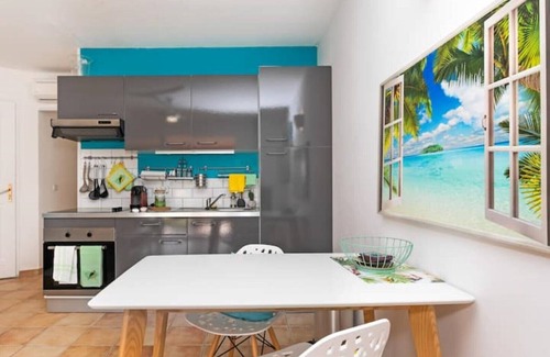 Orient Bay Apartment | Blue Bay apartment, close to shops and Orient Bay beach
