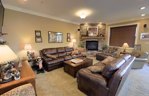 Snowshoe House | Black Bear Crossing #35 - PET FRIENDLY! SKI IN/SKI OUT! Steps to Black Bear and Powder Ridge by RedAwning