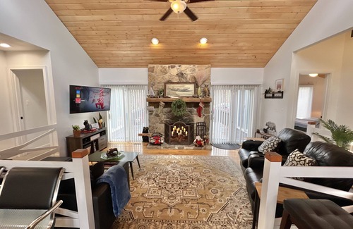 Basye Cottage | Black Bear Lodge: Cozy Cabin, NEW Noon Check-in
