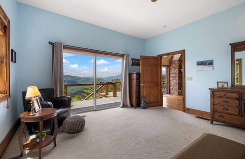 Sapphire House | Black Bear Lodge - Home with Panoramic Mountain Views!