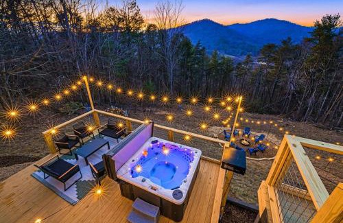 Asheville House | BLACK BEAR RIDGE Charming Pet-Friendly Getaway