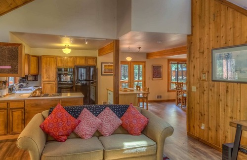 Black Butte Ranch House | Black Butte Ranch South Meadow 098