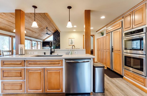 Black Butte Ranch House | Black Butte Ranch-GM on 7th Hole. Major Upgrades! Ranch Favorite!