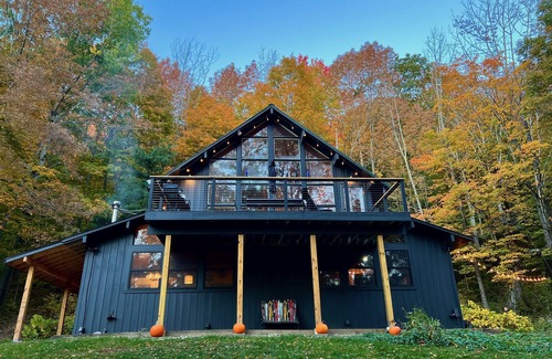 Plymouth Ski Chalet | Black Dog Lodge - Ski Chalet centered between Okemo and Killington Mt.