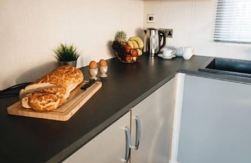 Lincoln Cottage | Black Edition lodge - Unit 41 - a lodge that sleeps 8 guests in 3 bedrooms