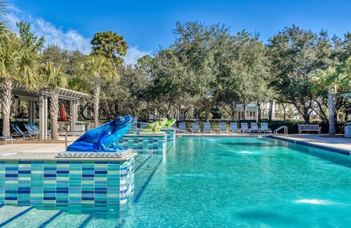 Watercolor House | Black Friday 15% OFF 2025 Dates! 4BR Wateroclor Home | Golf Cart, Bikes, Pool, & Beach Access!