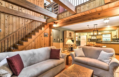 Black Mountain Cabin | Black Mountain Cabin w/Screened Porch + Views!