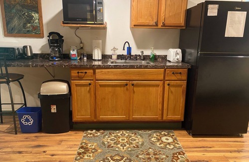 Black Mountain Apartment | Black Mountain Private guest suite. One mile to Black Mt Pet Friendly.