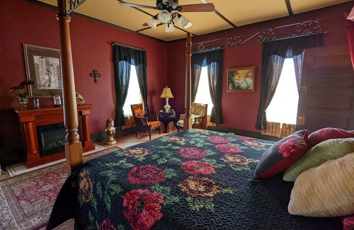 New Castle Bed & Breakfast | Black Orchid Suite