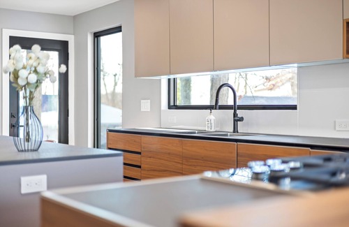 Mill Creek House | Black Pearl - New home with amazing lake views