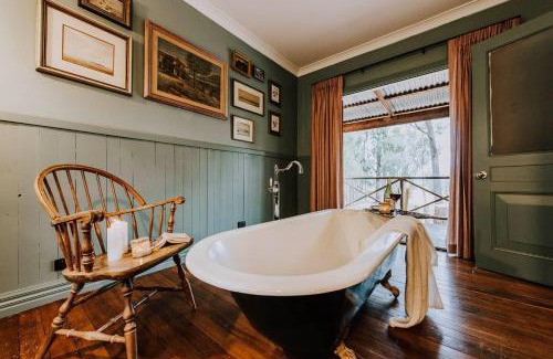Budgee Budgee House | Black Springs - A Romantic Bushland Escape