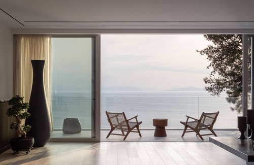 Anavyssos Villa | Black Stone Villa