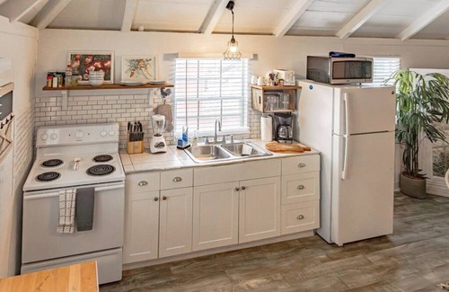Estate East Street Apartment | Blackbeard's Rendezvous - Downtown Danish Villa