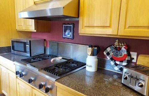 Sequim House | Blackberry Hill-Family Friendly! Spa, Olympic Nat.Park-lots of fun things to do.