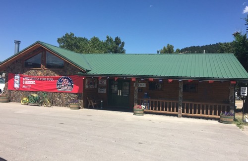 Sturgis Cabin | Blackhills Cabin with 2 Twin Beds in Sturgis, SD. Blocks to Downtown, Close to Deadwood, Spearfish and Mt. Rushmore
