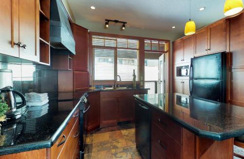 Big White Ski Resort House | Blacksmith Lodge 7