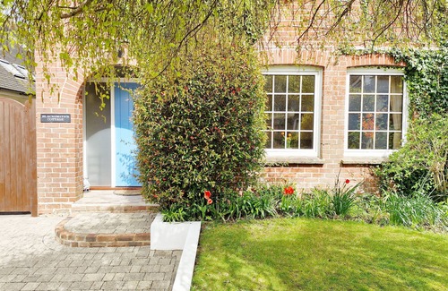 Bosham Cottage | Blacksmiths Cottage - a cottage that sleeps 10 guests in 4 bedrooms