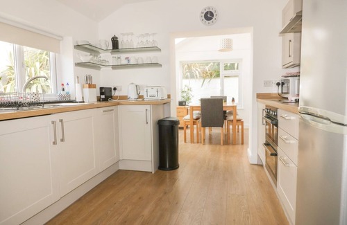 Crantock Cottage | BLACKSMITHS COTTAGE, pet friendly, with open fire in Crantock