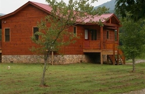 Blairsville Cabin | Blairsville,Ga cabin near all popular Georgia mountains activities on Hwy. 348