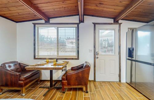 Mount Vernon House | Blake's Skagit Resort, Cabin 5
