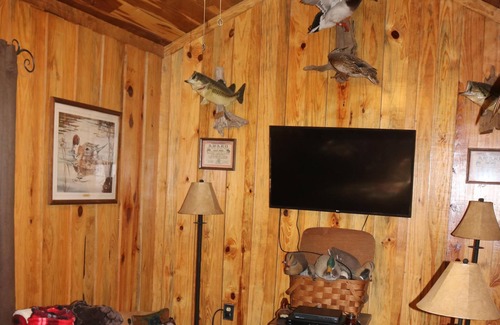 Blanket Cabin | Blanket Salt Creek Ranch cottage on the creek