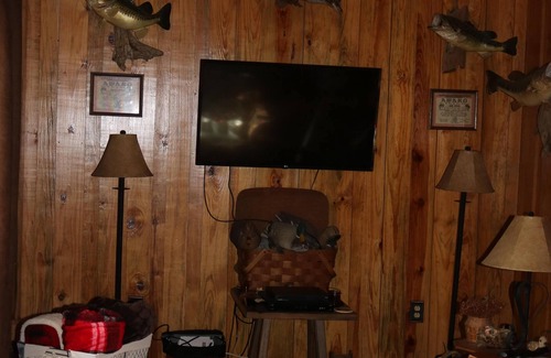 Blanket Cabin | Blanket Salt Creek Ranch cottage on the creek