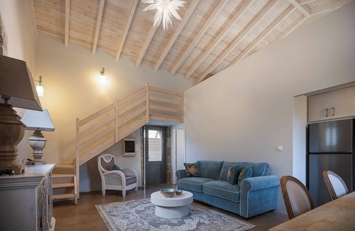 Spilia Villa | Blend of Traditional Elegance and Modern Comfort by etouri
