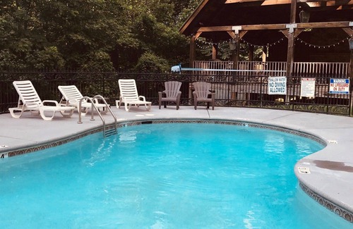 Townsend Cabin | Blessed Nest: Free Attraction Ticket, Hot Tub, Pool Access, & Mountain Views
