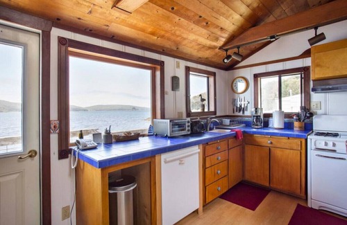 McDonald House | Bleu Bay | Charming Coastal Cottage, Private Beach