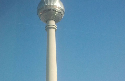 Mitte Apartment | Blick auf den Fernsehturm vom Bett! Hell, Ruhig, Einzigartig