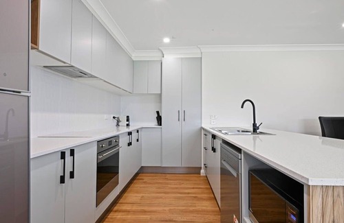 Orange House | Bligh St Bliss - Ideal for Families, Mountain Views