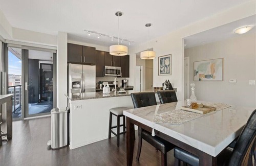 Evanston Apartment | "Bliss of Evanston" 180°view, 2BDR +2Bath UrbanLux