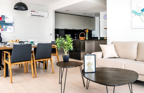 Tumba Vieja House | Blissful Apartment Ocean View | PH Boutique Quartier del Mar