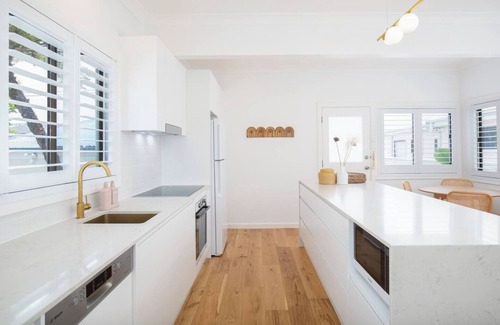 Merewether Cottage | Blissful Merewether Beach Cottage A Coastal Gem