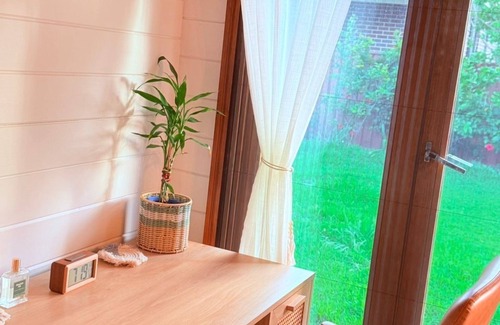Wentworthville Cabin | Blissful Wooden Haven entire place is yours, 5 mins drive/train from Parramatta