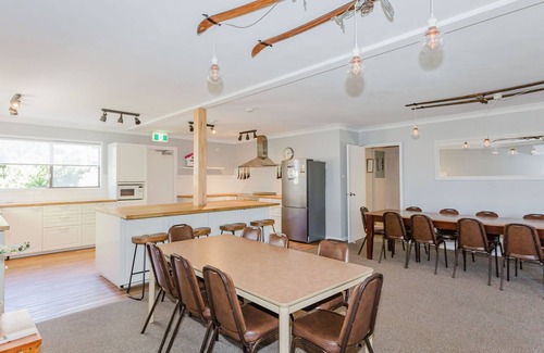Jindabyne Cabin | Blizzard Bunny Lodge - 43 Gippsland Street