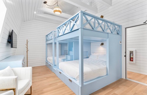 Block Island Hotel | Block Island Bunk House